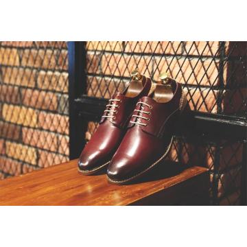 Amarre sapatos de couro para homens