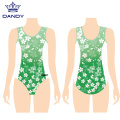 Những đứa trẻ đáng yêu không tay đào tạo Leotard