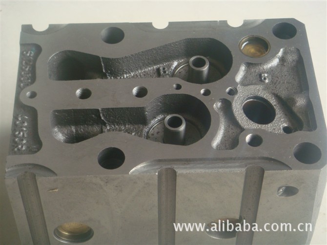 HOWO Cylinder Head 61560040058 / AZ1099040002 / 61540040003