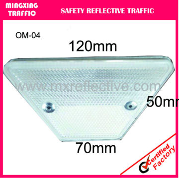 Reflective trapezium road delineator