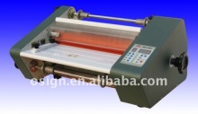 Roll laminating machine