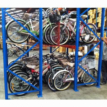 دراجة حامل، يمكن تخزين العديد من الدراجات النارية في رف واحد