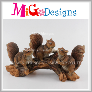 Resin Garden Statue Cute Squirrels on Stub Wholesale