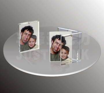 Magnetic photo frame