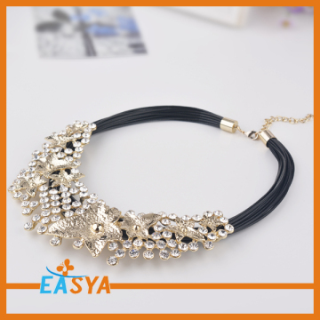 Clover Pendant Hello Kitty Glass Necklace