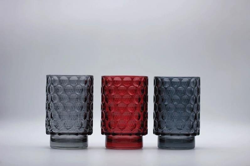 Дэкаратыўныя шкляныя свечкі ў розных канструкцыях