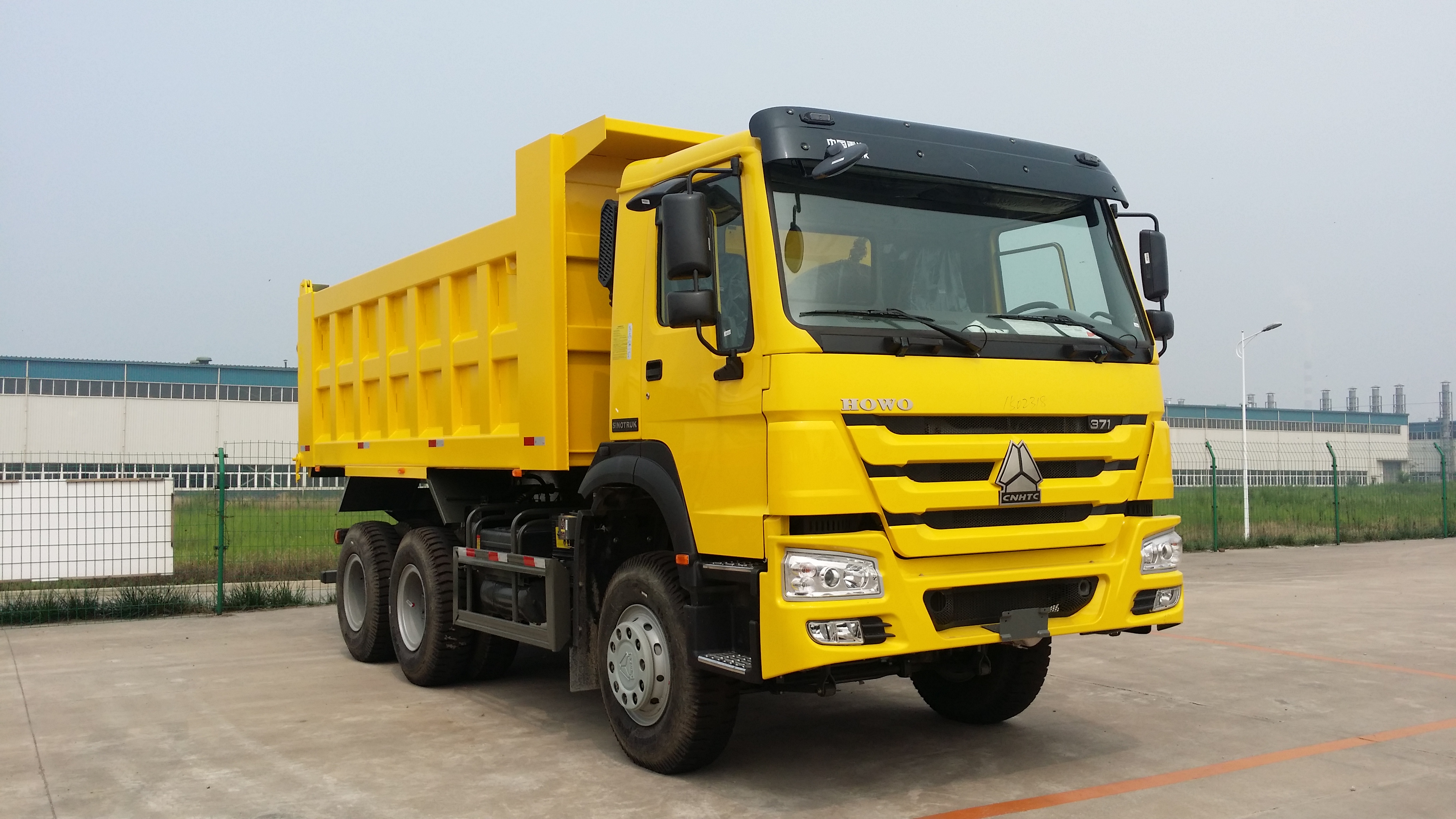 371 hp 6*4 truk tipper howo di Liberia