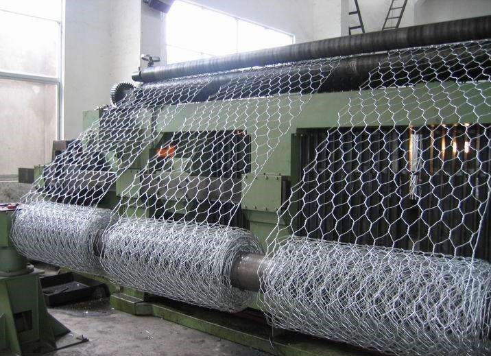 Hexagonal Wire Netting Weave Before Hot Galvanized5