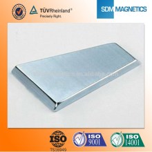 High quality shaped composite monopole horseshoe magnet