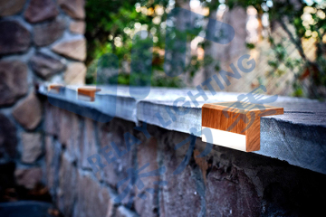 Wireless solar powered garden fence light