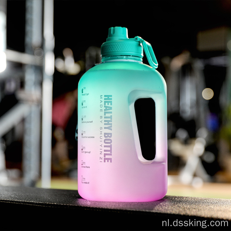 Mode fitness sport water fles gradiënt grote capaciteit ketel rietje draagbare handgreep plastic ruimte beker