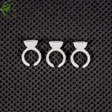 Glue ring for eyelash extensions