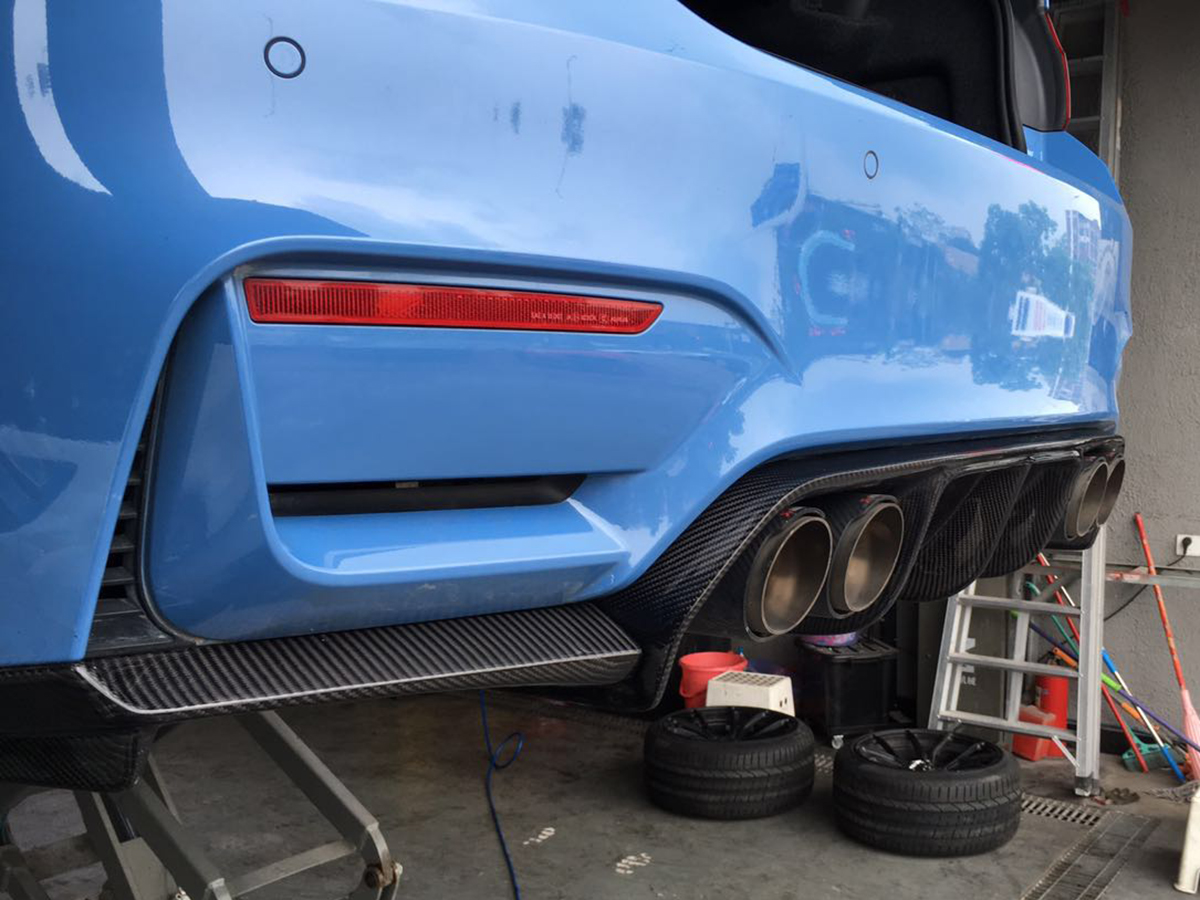 V Style Carbon Fiber Rear Diffuser for BMW F80 M3 4Door F82 M4 2Door 2014-2018