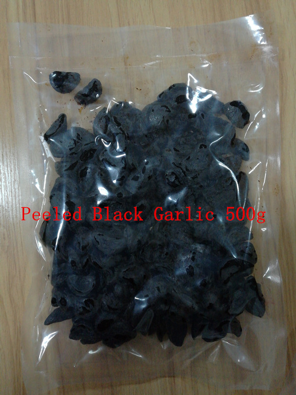 bawang putih hitam kupas yang bisa dimakan