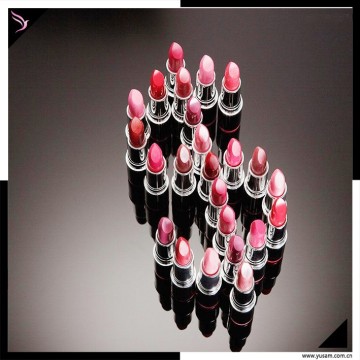 Red color cosmetic lipstick matte lipstick