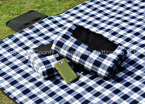 Picnic Waterproof 100% Polyester Fleece Blanket with Handle (XWN-YC003)