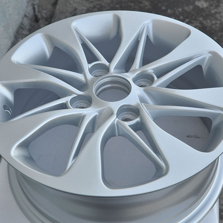 Wholesale professional silver 15 inch 44 ET aluminium alloy wheels for car with 4 holes