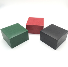 Single leather watch box with pillow