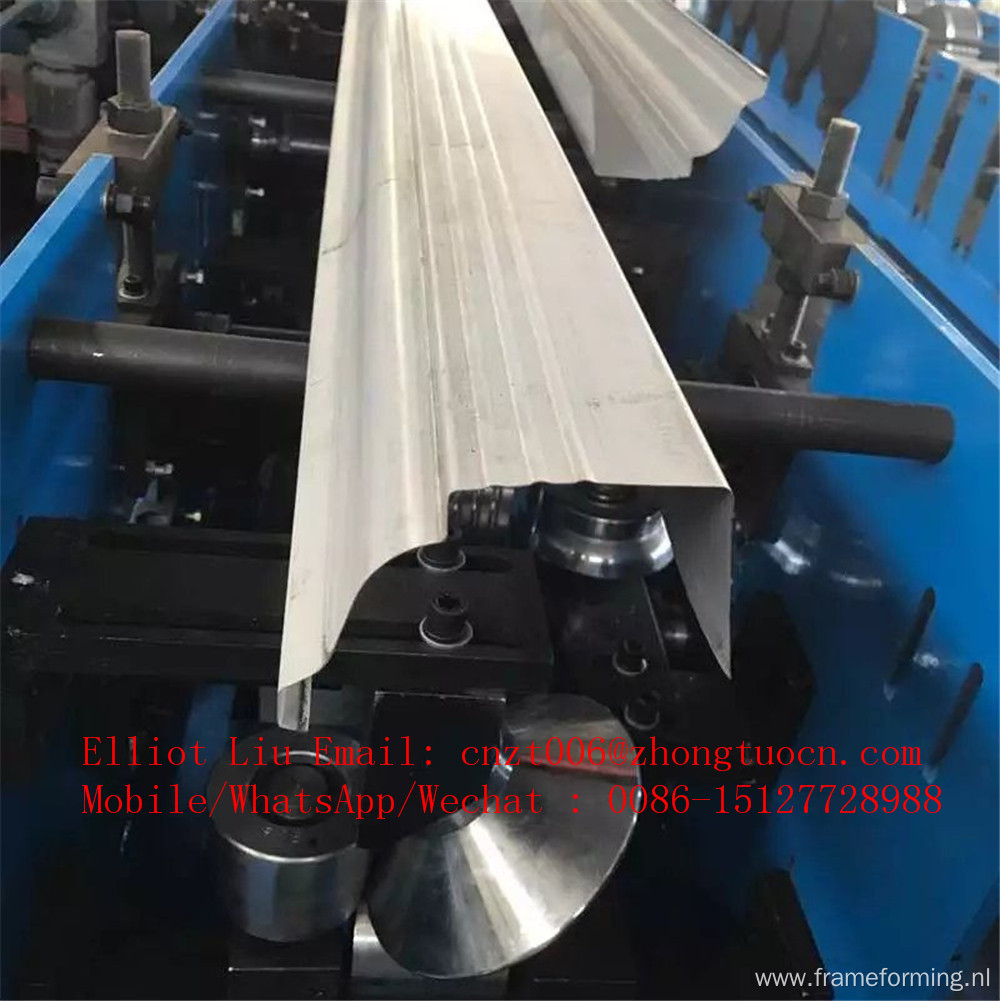 Seamless gutter machine