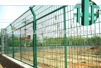 wire mesh fences