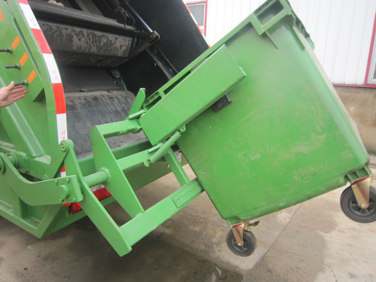 howo garbage truck loading system