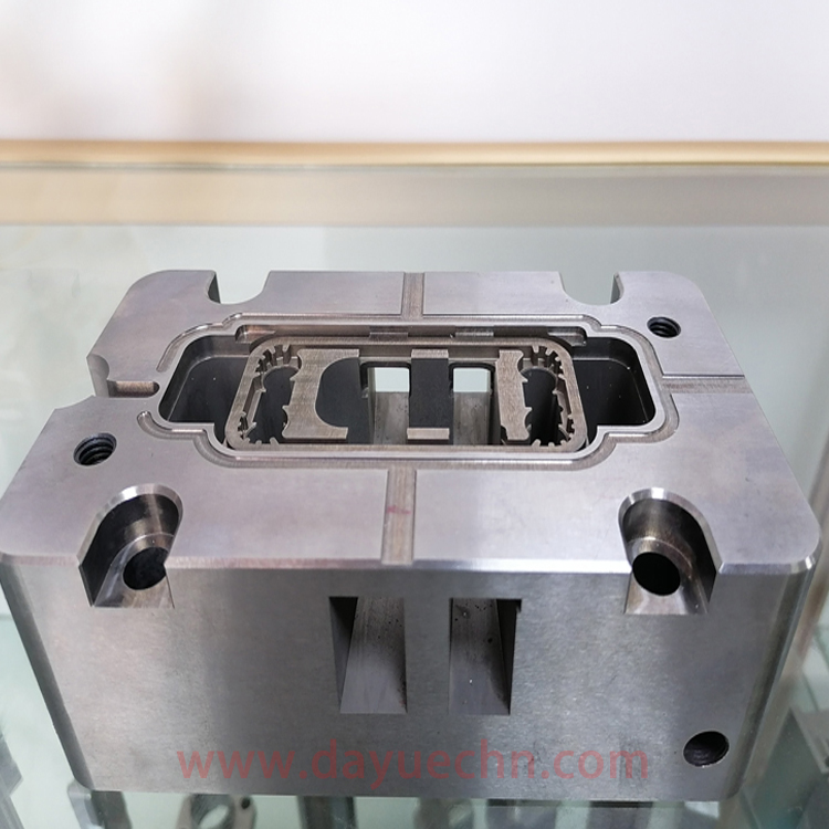 ISO9001 Factory Processing Injection Mold Base Row Slider