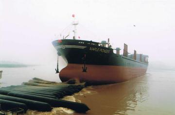 Never blister ship launching rubber airbag