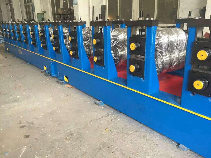 W الحاجز الطريق السريع الدرابزين السلامة Crash Barrier Machine