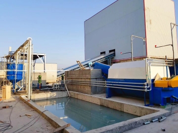 Vibratory sand and gravel separator