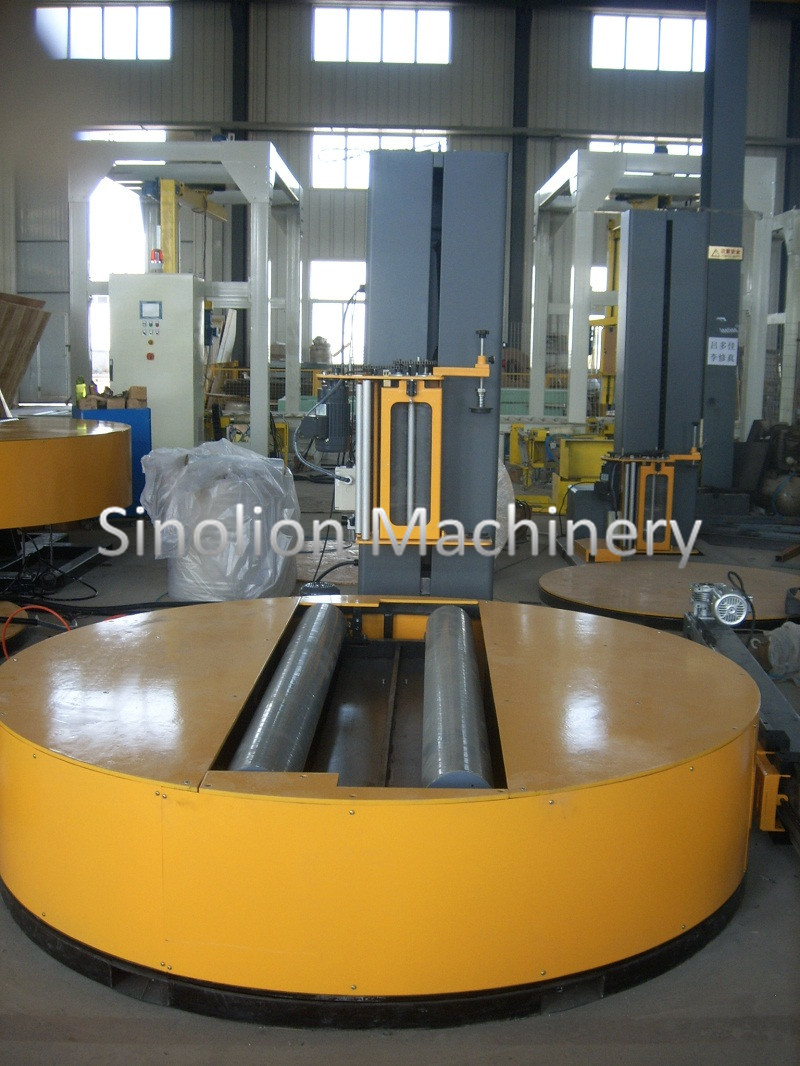 Reel Stretch Wrapper with Top Platen Device