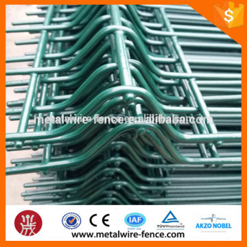 Bending mesh wire fence panel