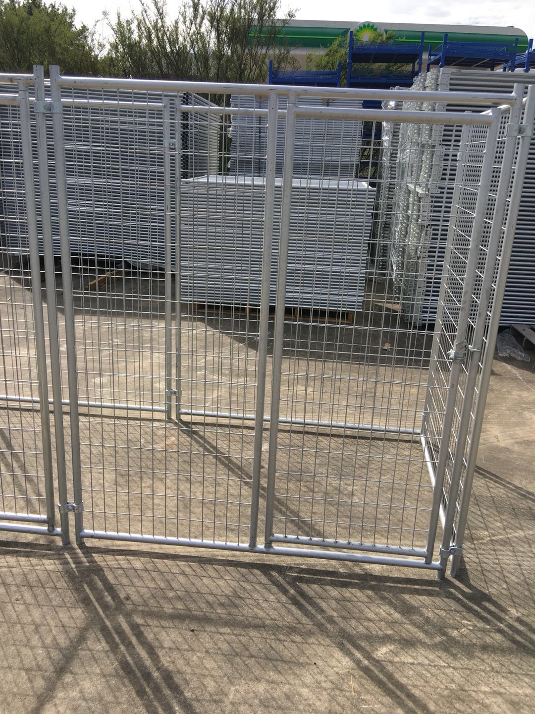 Chain link type pet dog enclosure with gate