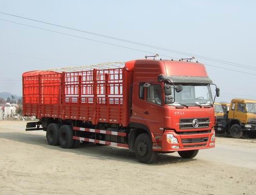تستخدم العلامة التجارية دونغفنغ شاحنة ثقيلة