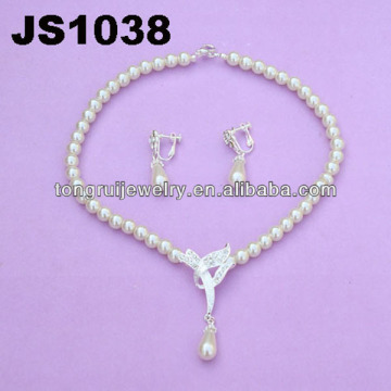 artificial pearl drop earrings and necklace set