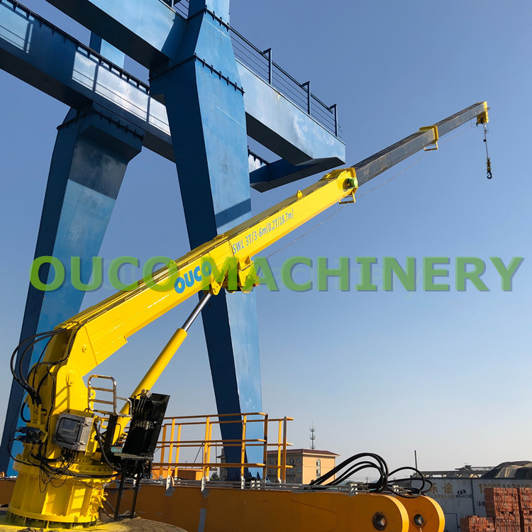 MacGregor Long Telescopic Boom Small Tonage Vessel Crane. رافعة سفينة ذات حمولة صغيرة من MacGregor