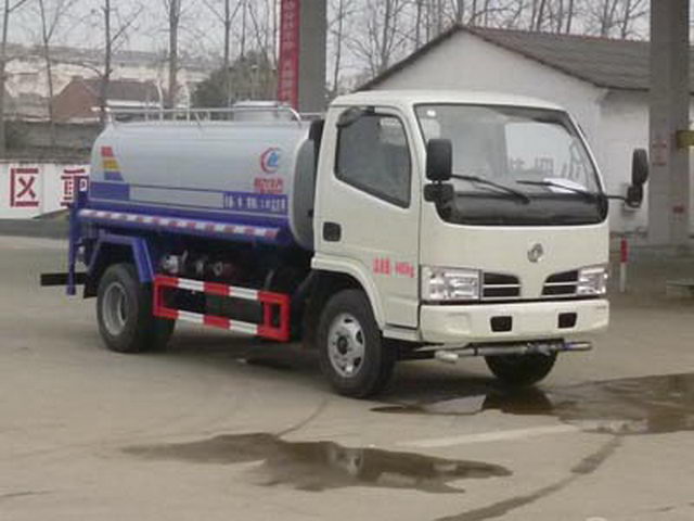 دونغفنغ 2-5CBM خزان مياه صغير شاحنة