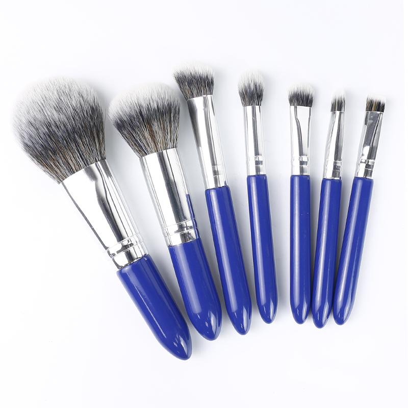 Very cute 7pcs cosmetic Mini Makeup Brush Set