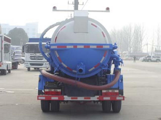 DONGFENG Duolika 5CBM فراغ شاحنة شفط مياه المجاري