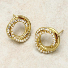 2013 Trendy gold stud earring with diamond