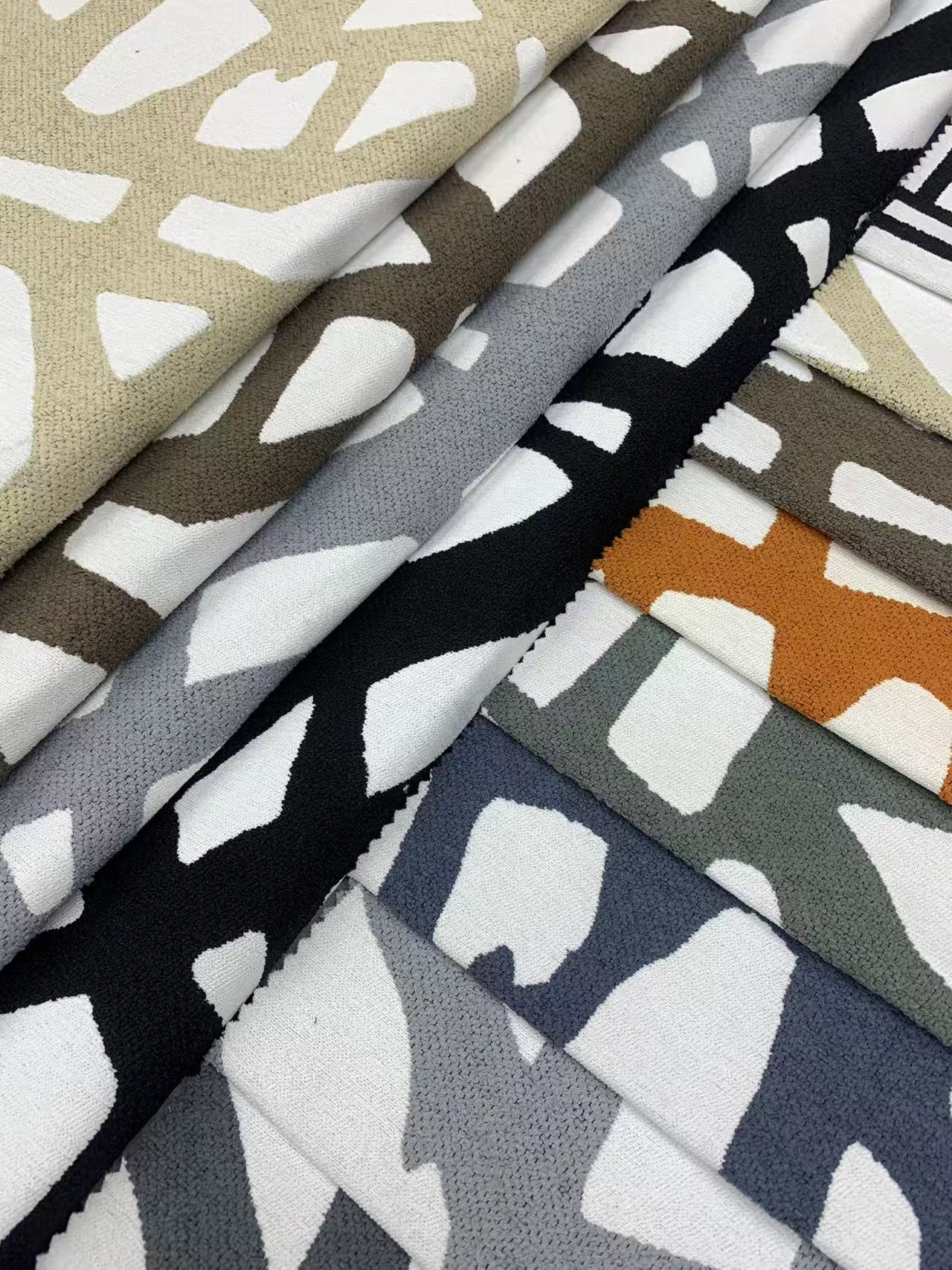 Πολύχρωμο γεωμετρικό ύφασμα ταπετσαρίας Multi Color Geometric Upholstery Fabric