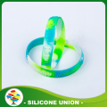 Pulseira de silicone personalizada em relevo com mistura de cores em relevo