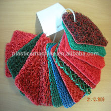 Plastic coil carpet extruder