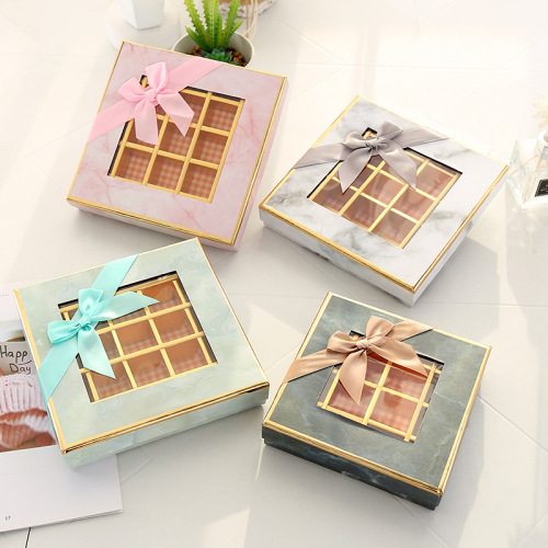 Clear Window Chocolate Paper Box met gouden inleg