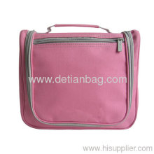 Fashionable Custom Design Hanging Toiletry Travel Bag For Women?