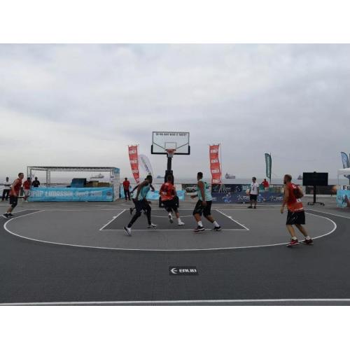 Enlio Fiba 3x3は、連動する公式の裁判所の床を控えました