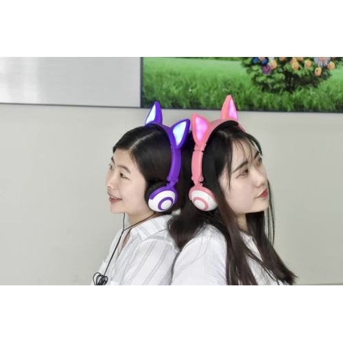 Sensitivity 103dB cute cheap headphone with colorful light