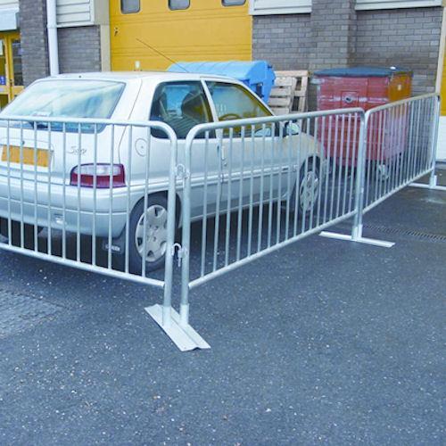 kualitas tinggi Galvanized Crowd Control Traffic Safety Barrier