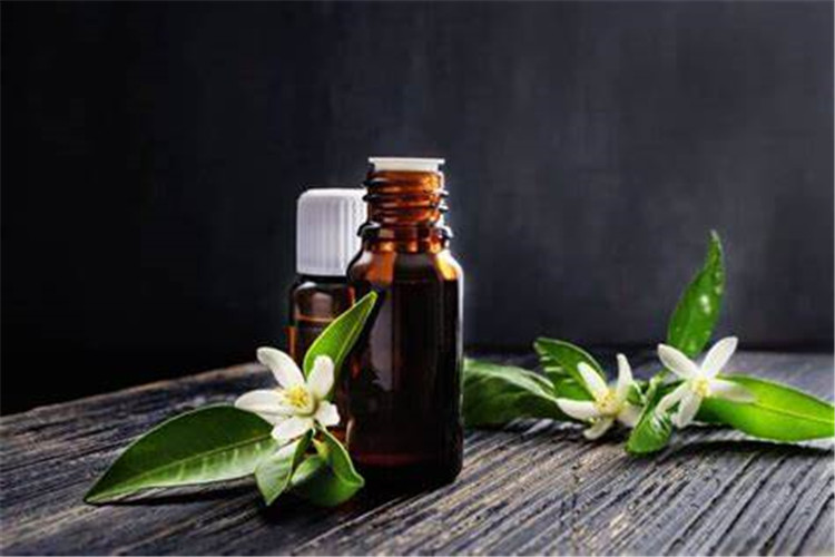 Olio essenziale di neroli per aromaterapia