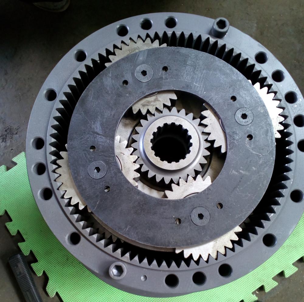 DX225LCA Ayunan Gearbox K1038203