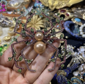 Vintage exquisitely crafted and heavy duty spider brooch